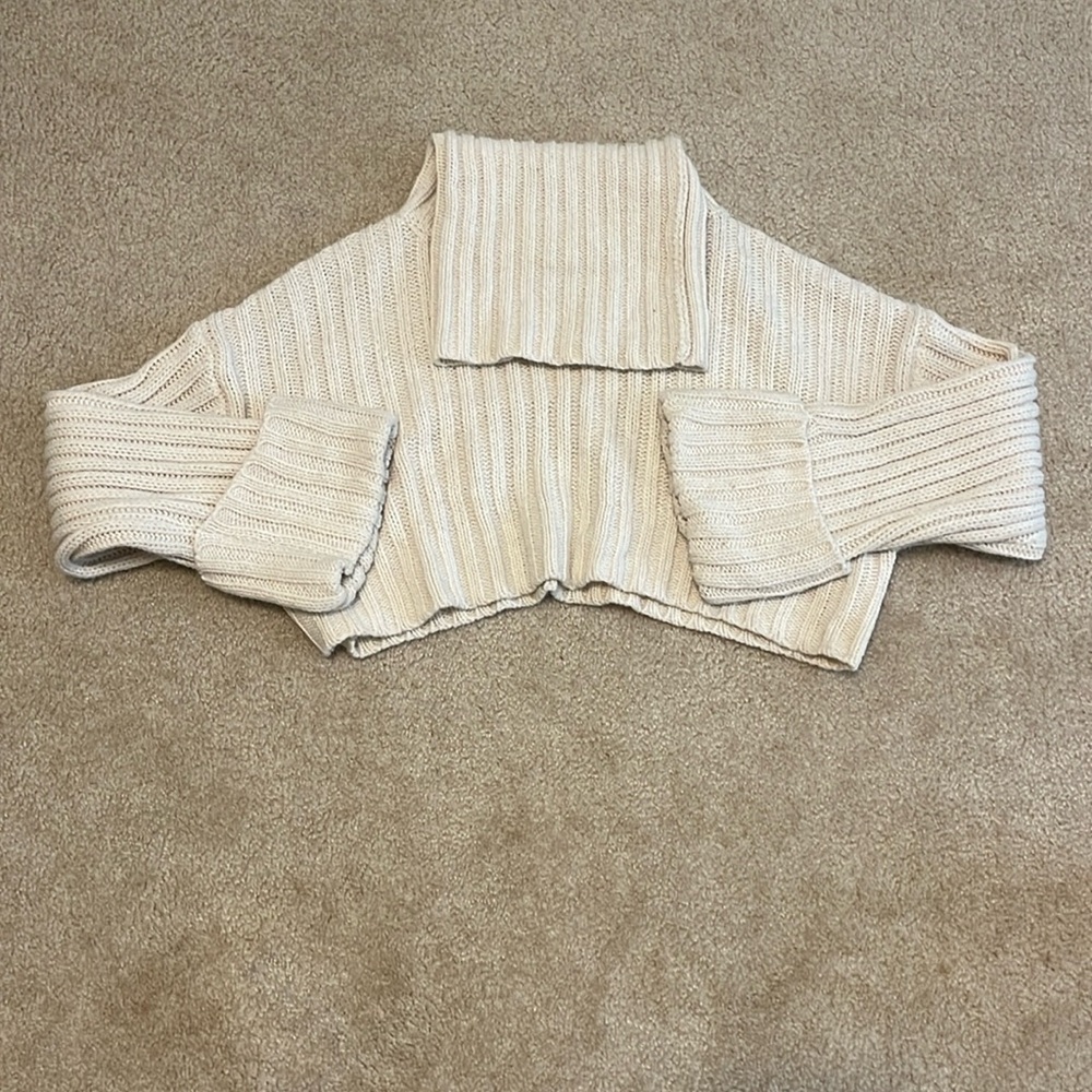 En Saison turtleneck crop top sweater 
Pre owned 
Cream color